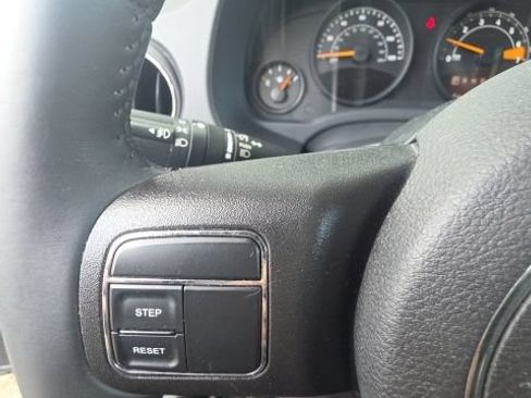 Used 2015 Jeep Patriot Latitude AWD/4WD image 13