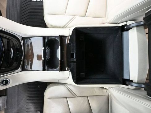 Used 2017 Cadillac Escalade ESV 4WD image 33