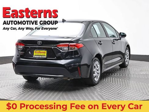 Used 2022 Toyota Corolla LE FWD image 5