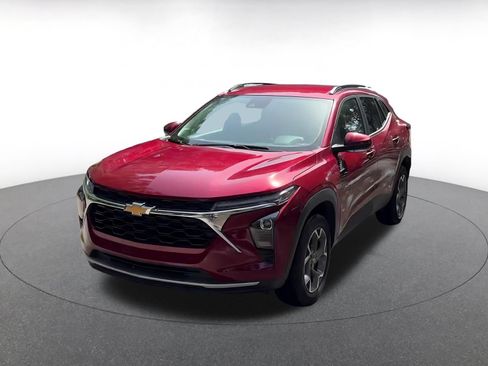 Used 2025 Chevrolet Trax LT FWD image 7