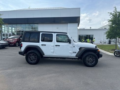 Used 2025 Jeep Wrangler Unlimited Sport AWD/4WD image 8