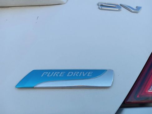 Used 2016 Nissan Versa SV image 9