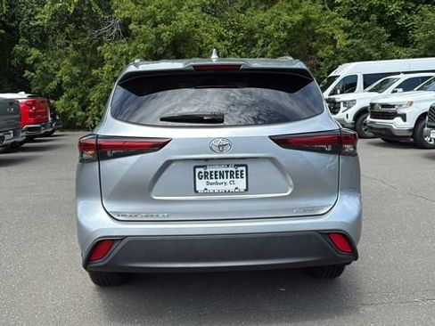 Certified 2024 Toyota Highlander XLE AWD/4WD image 5