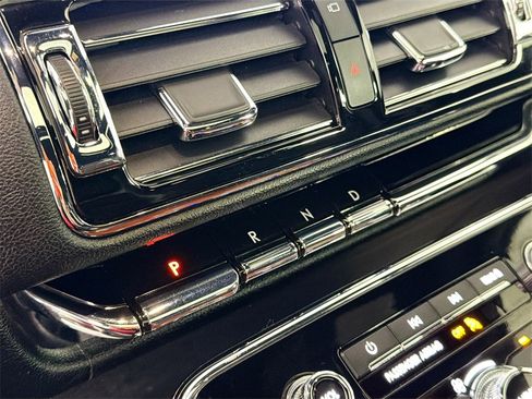 Used 2019 Lincoln Navigator L Reserve image 16