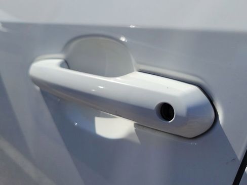 Certified 2019 Toyota RAV4 LE FWD image 10