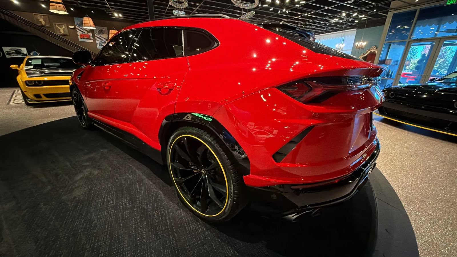 Used 2019 Lamborghini Urus AWD/4WD image 4