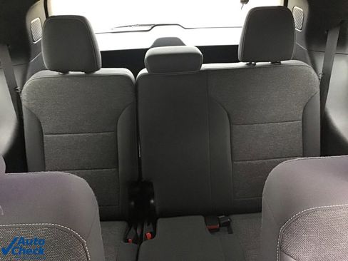 Used 2025 Chevrolet Traverse LT image 13