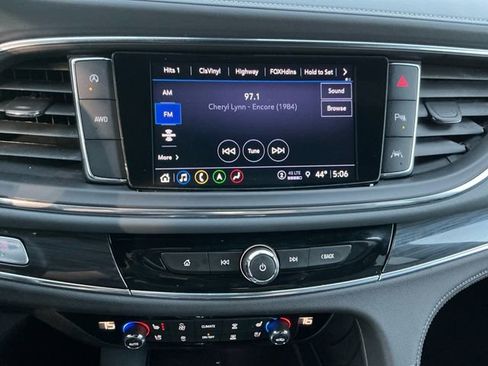 Used 2024 Buick Enclave Premium image 24