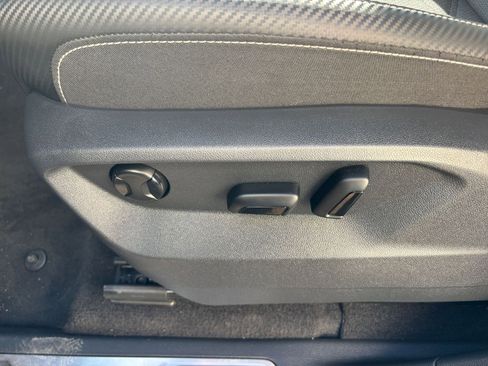 Used 2025 Volkswagen Atlas Cross Sport SE image 23