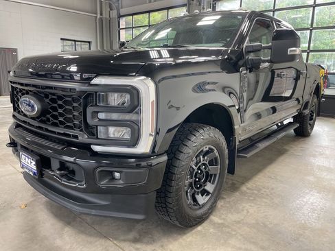 Used 2024 Ford F250 Lariat w/ Sport Appearance Package AWD/4WD image 4