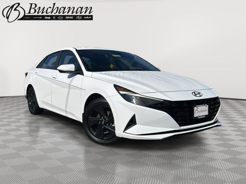 Used 2023 Hyundai Elantra Blue image 1