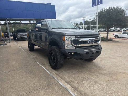 Used 2022 Ford F250 XLT w/ XLT Premium Package image 2