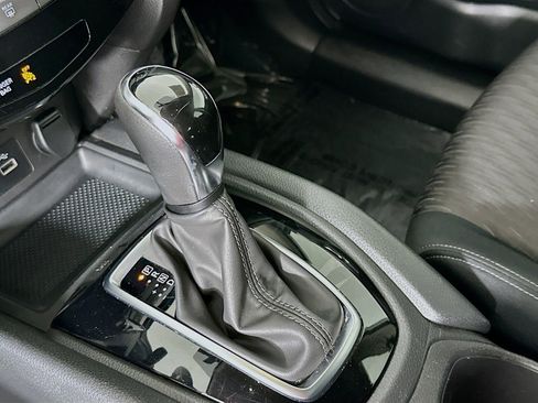 Used 2018 Nissan Rogue S image 17