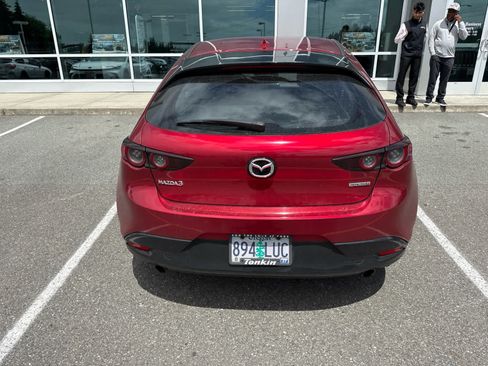 Used 2019 MAZDA MAZDA3 Hatchback w/ Preferred Package FWD image 8