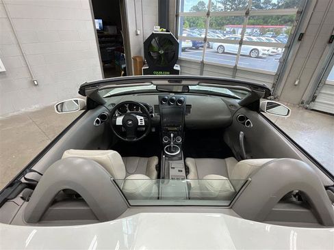Used 2004 Nissan 350Z Touring RWD image 17