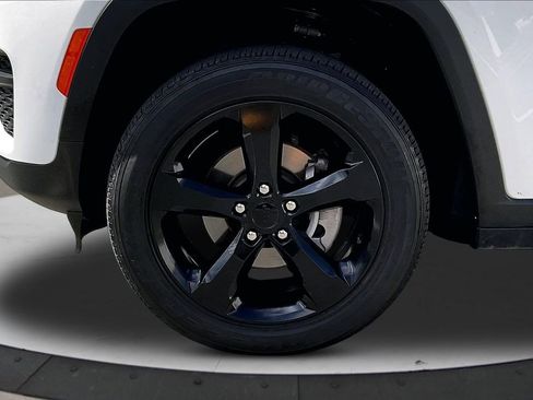 Certified 2023 Jeep Grand Cherokee Altitude image 34