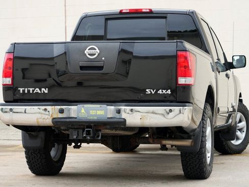 Used 2012 Nissan Titan SV w/ SV Value Truck Pkg AWD/4WD image 4