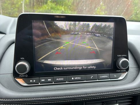 Used 2025 Nissan Rogue SV image 18