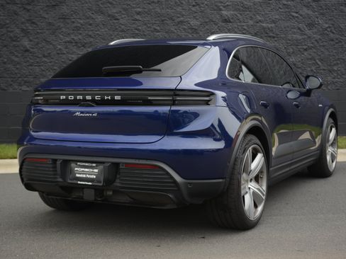 Used 2024 Porsche Macan 4 Electric AWD/4WD image 7