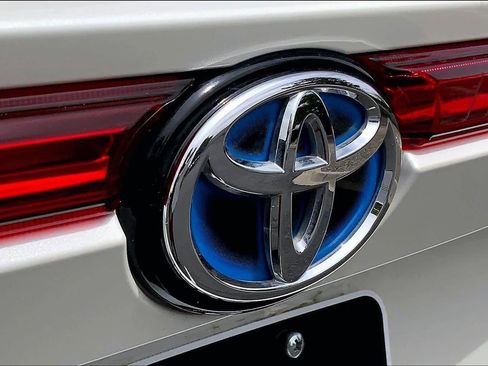 Used 2021 Toyota Venza LE w/ Carpet Mat Package (TMS) image 28