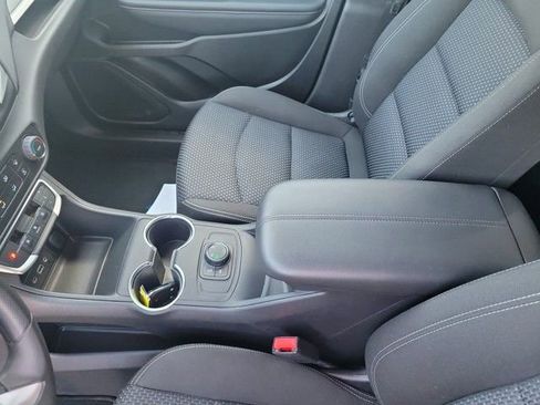 Used 2024 GMC Terrain SLE image 30