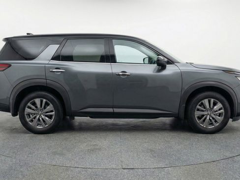 Used 2025 Nissan Pathfinder SV image 11