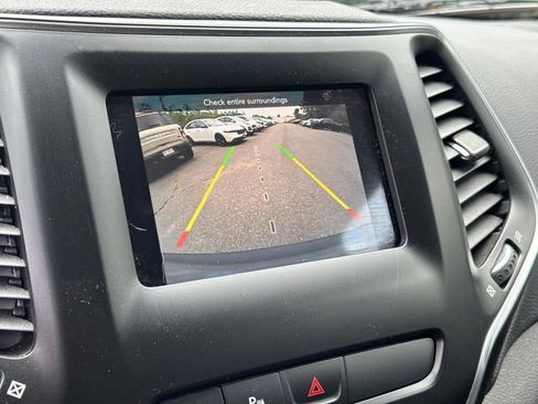 Used 2020 Jeep Cherokee Latitude Plus w/ Cold Weather Group image 28