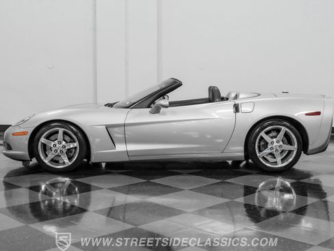 Used 2005 Chevrolet Corvette Convertible w/ Preferred Equipment Group image 2