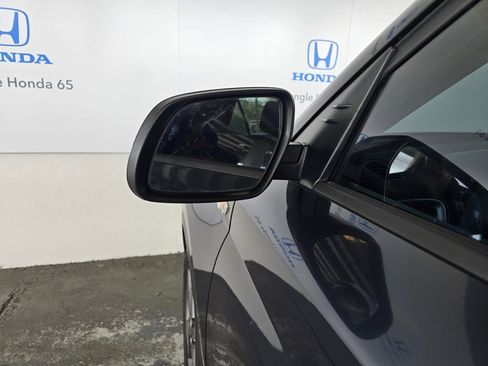 Used 2023 Hyundai Venue SE image 17