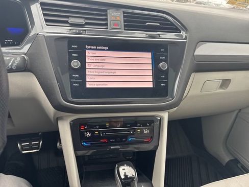 Certified 2022 Volkswagen Tiguan SE R-Line image 24