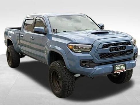 Used 2019 Toyota Tacoma TRD Sport AWD/4WD image 3