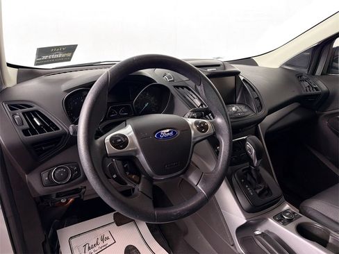 Used 2015 Ford Escape SE w/ SE Chrome Package image 9