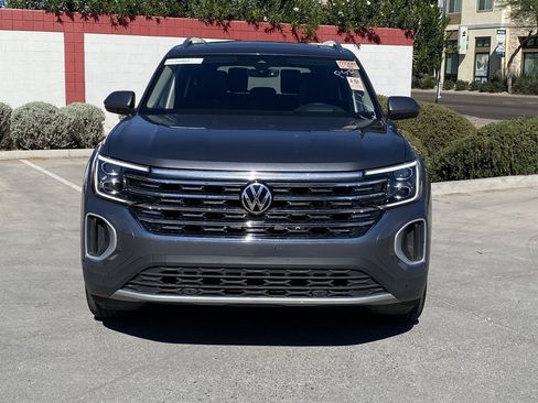 Used 2025 Volkswagen Atlas SEL image 2