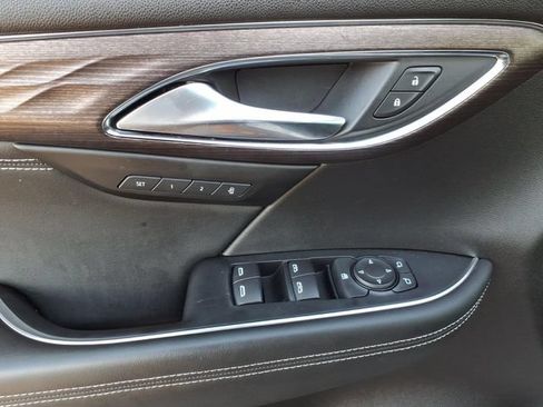Certified 2022 Buick Envision Avenir w/ Technology Package II AWD/4WD image 30
