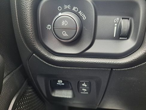Used 2023 RAM 1500 Big Horn AWD/4WD image 16