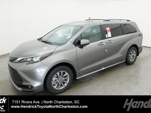 New 2026 Toyota Sienna XLE image 1