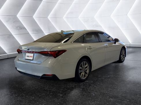 Used 2022 Toyota Avalon XLE FWD image 4