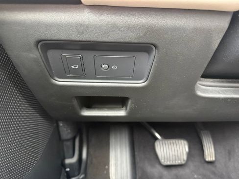 Used 2020 Land Rover Discovery Landmark image 26