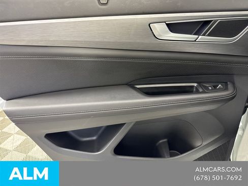 Used 2025 Volkswagen Atlas Cross Sport SE FWD image 25