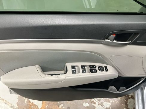 Used 2017 Hyundai Elantra SE FWD image 20