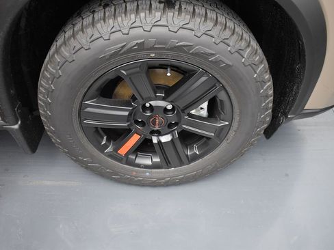 Certified 2025 Nissan Rogue SV image 18