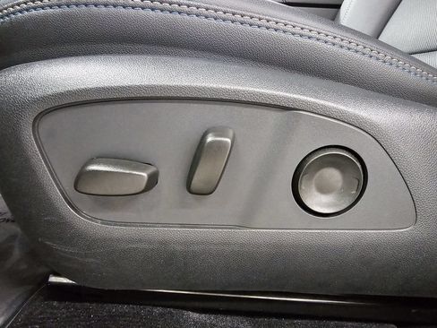Used 2025 Chevrolet Equinox EV LT w/ Convenience Package FWD image 15