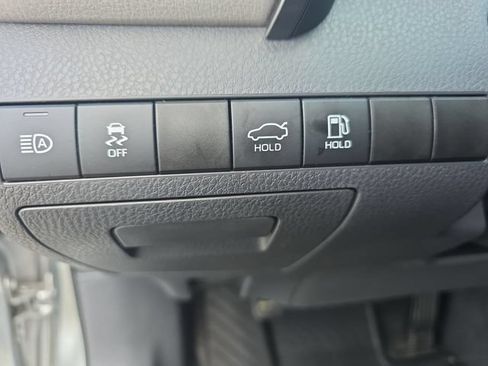 Used 2019 Toyota Camry SE w/ Convenience Package FWD image 25