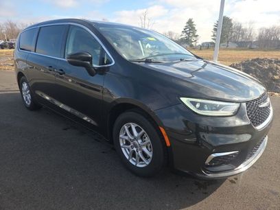 Used 2023 Chrysler Pacifica Touring-L