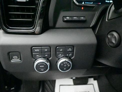 Used 2023 GMC Sierra 1500 AT4 w/ AT4 Premium Package AWD/4WD image 19