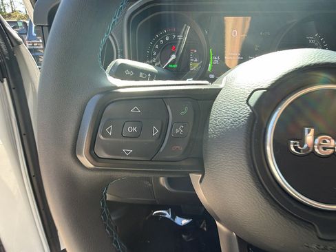 Used 2025 Jeep Wrangler Unlimited Rubicon 4xe w/ Convenience Group image 27