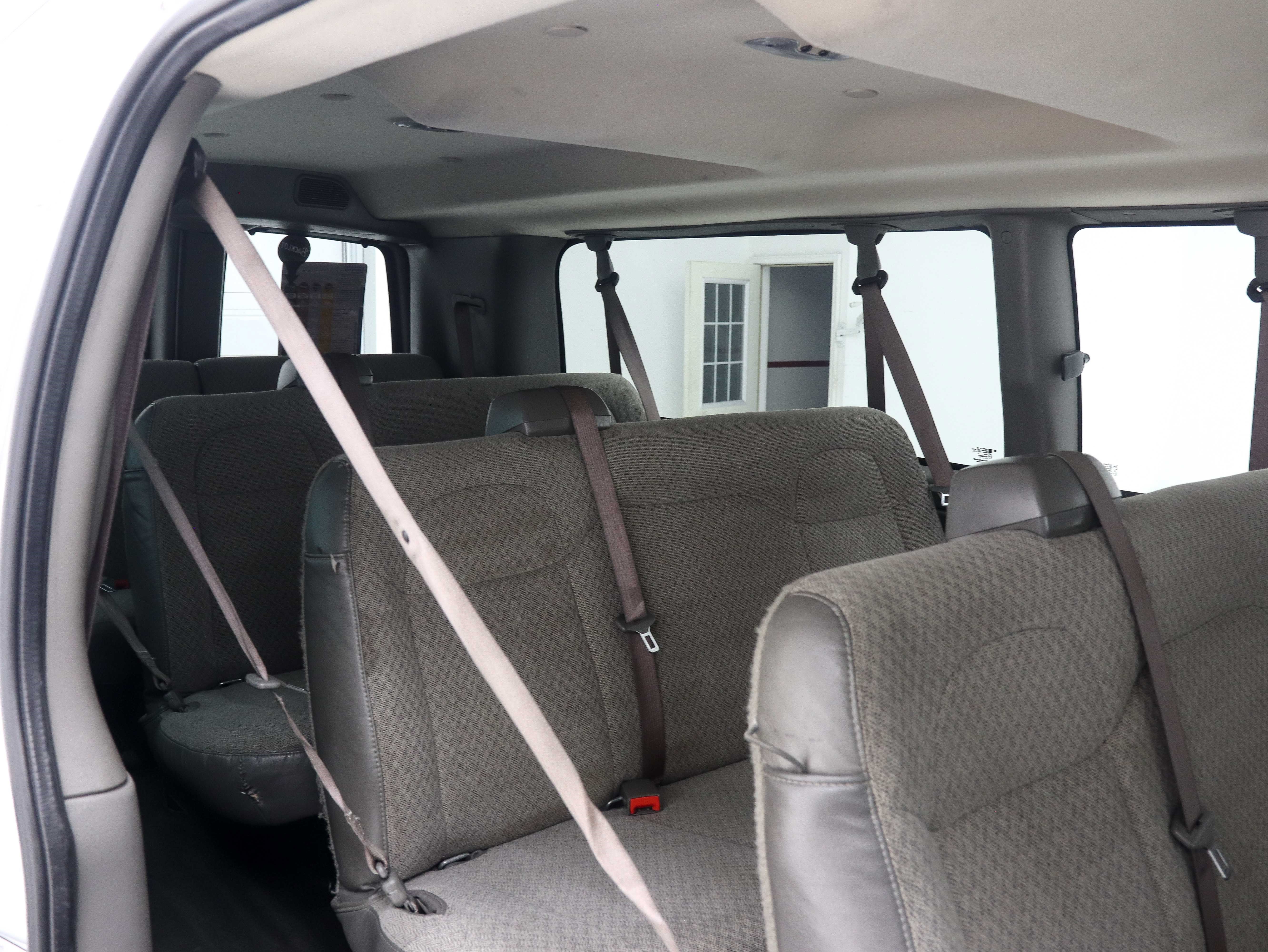 Used 2020 Chevrolet Express 3500 LT w/ LT Preferred Equipment Group RWD image 16