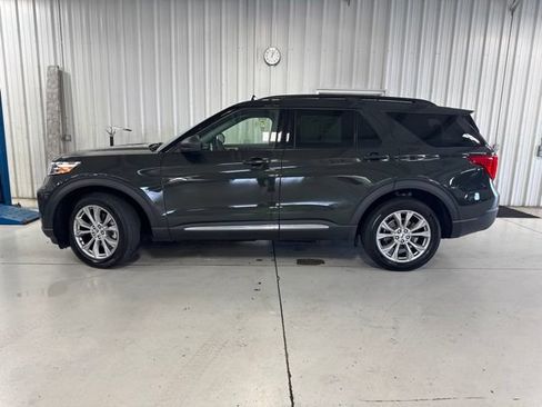 Used 2022 Ford Explorer XLT w/ Equipment Group 202A AWD/4WD image 3