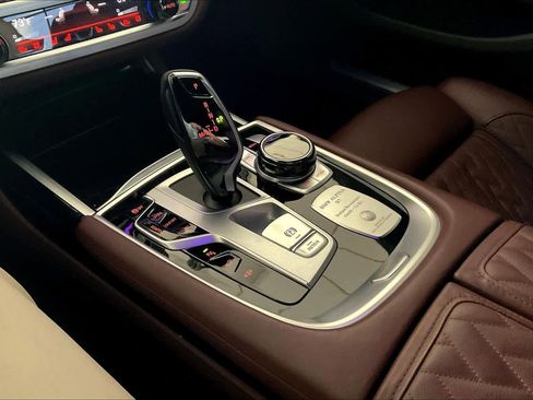 Used 2022 BMW ALPINA B7 xDrive w/ Luxury Rear Seating Package image 16