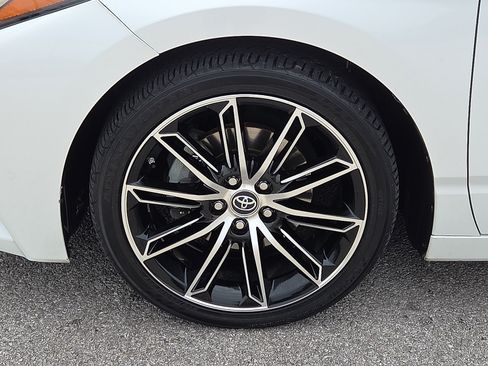 Used 2019 Toyota Avalon Touring FWD image 7